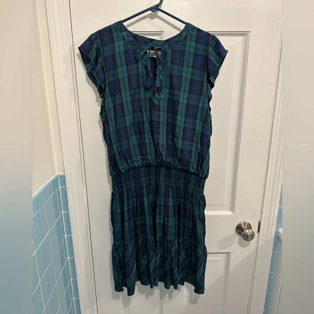 EUC Vineyard Vines black watch plaid dress.